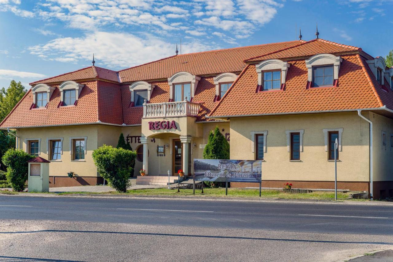 Regia Panzio Bed & Breakfast Halaszi Bagian luar foto