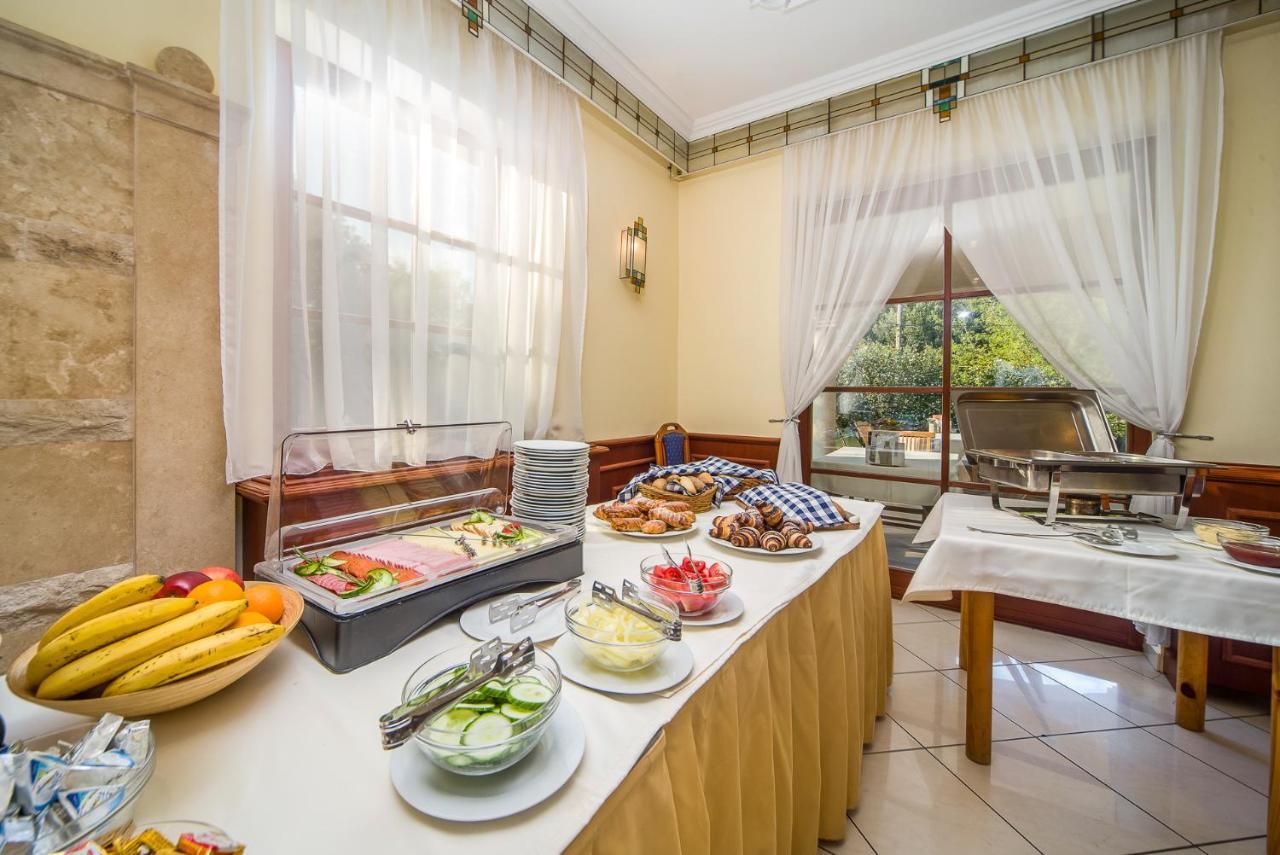 Regia Panzio Bed & Breakfast Halaszi Bagian luar foto