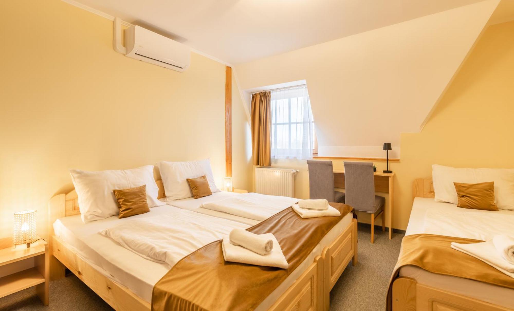 Regia Panzio Bed & Breakfast Halaszi Bagian luar foto
