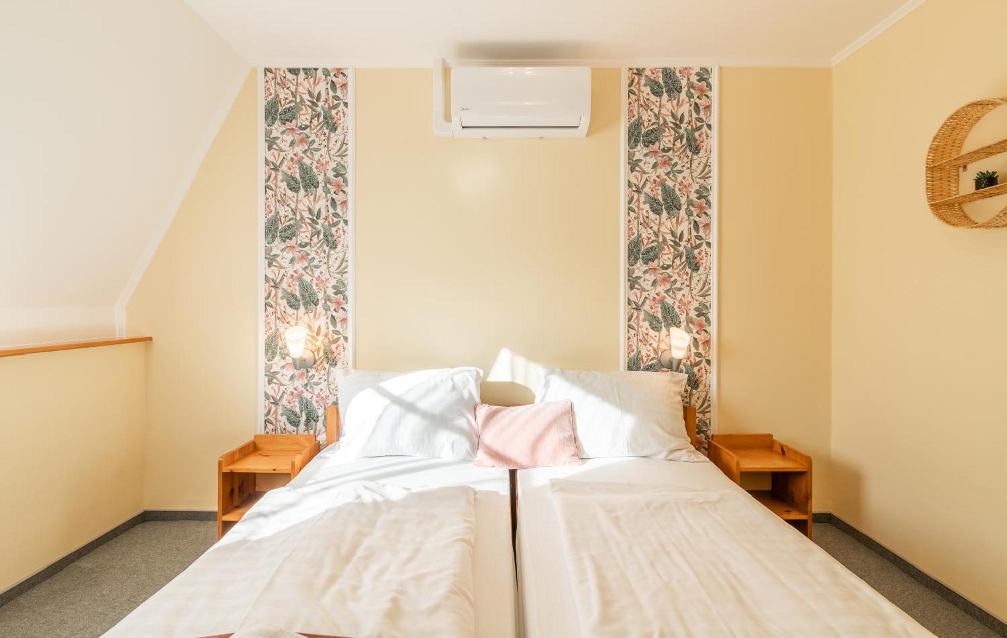 Regia Panzio Bed & Breakfast Halaszi Bagian luar foto