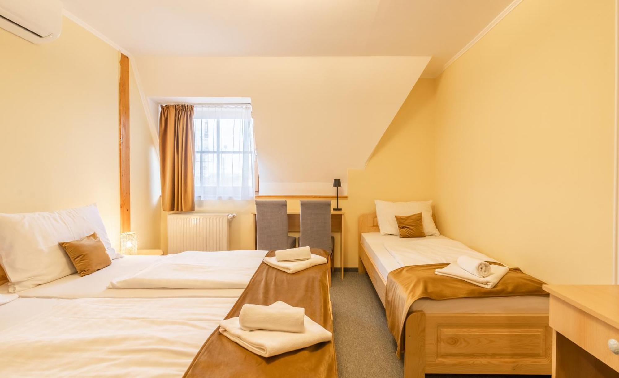 Regia Panzio Bed & Breakfast Halaszi Bagian luar foto