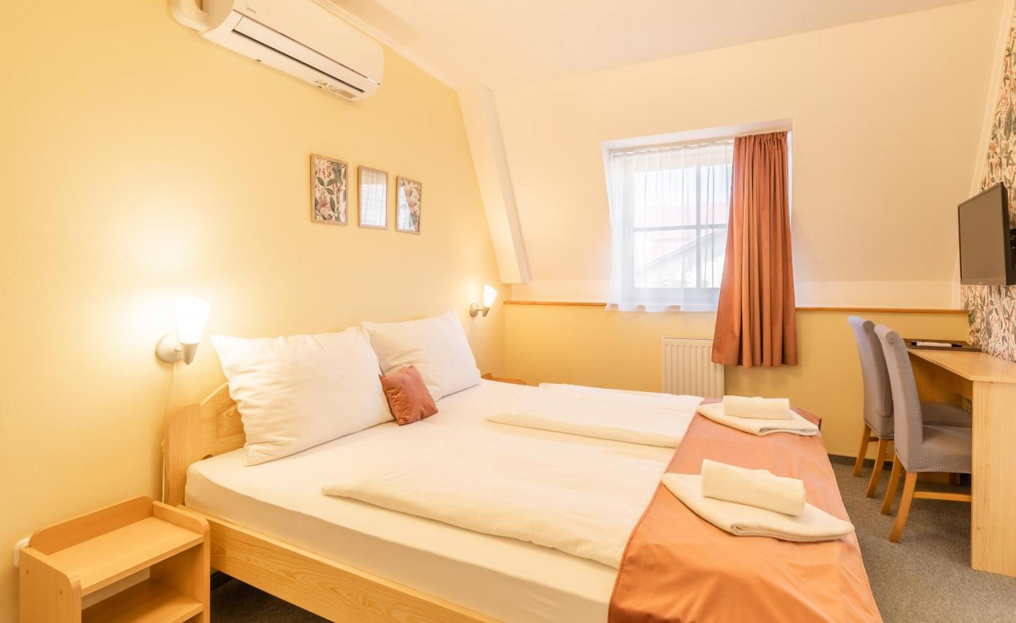 Regia Panzio Bed & Breakfast Halaszi Bagian luar foto