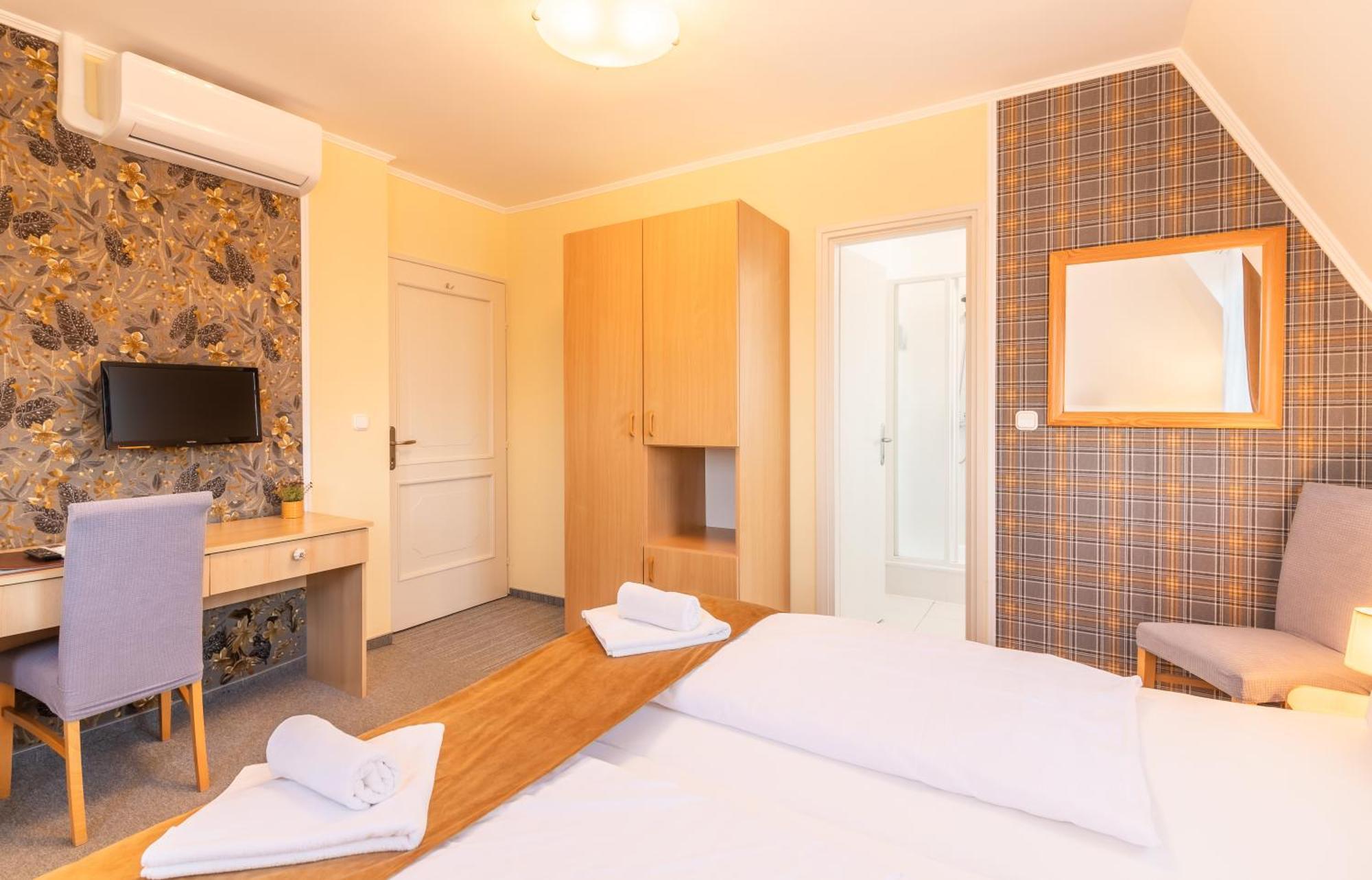 Regia Panzio Bed & Breakfast Halaszi Bagian luar foto