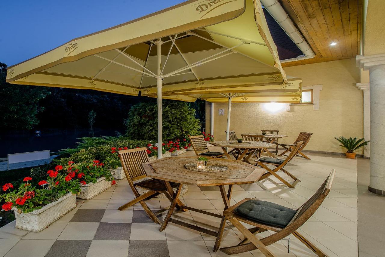 Regia Panzio Bed & Breakfast Halaszi Bagian luar foto