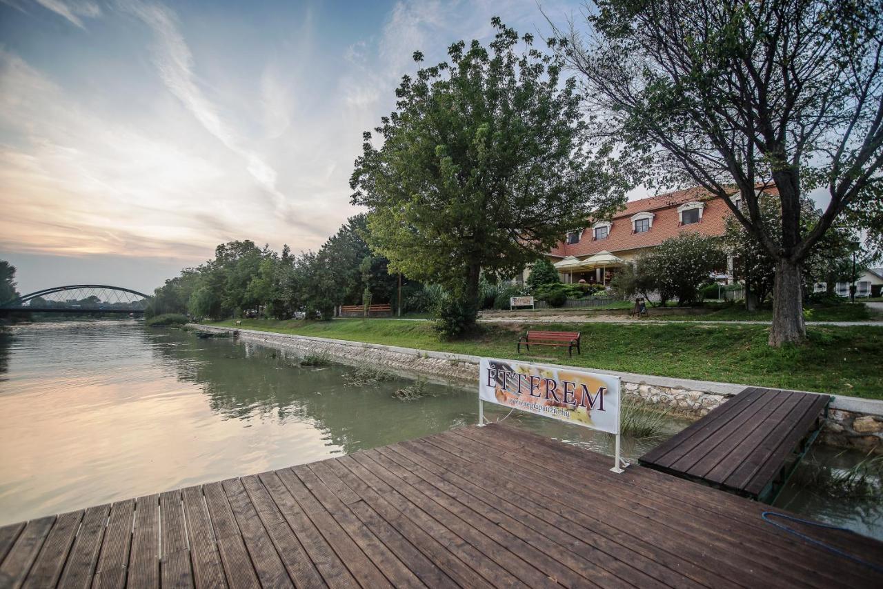 Regia Panzio Bed & Breakfast Halaszi Bagian luar foto