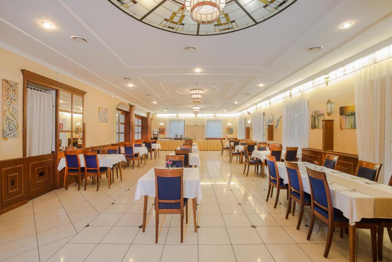 Regia Panzio Bed & Breakfast Halaszi Bagian luar foto