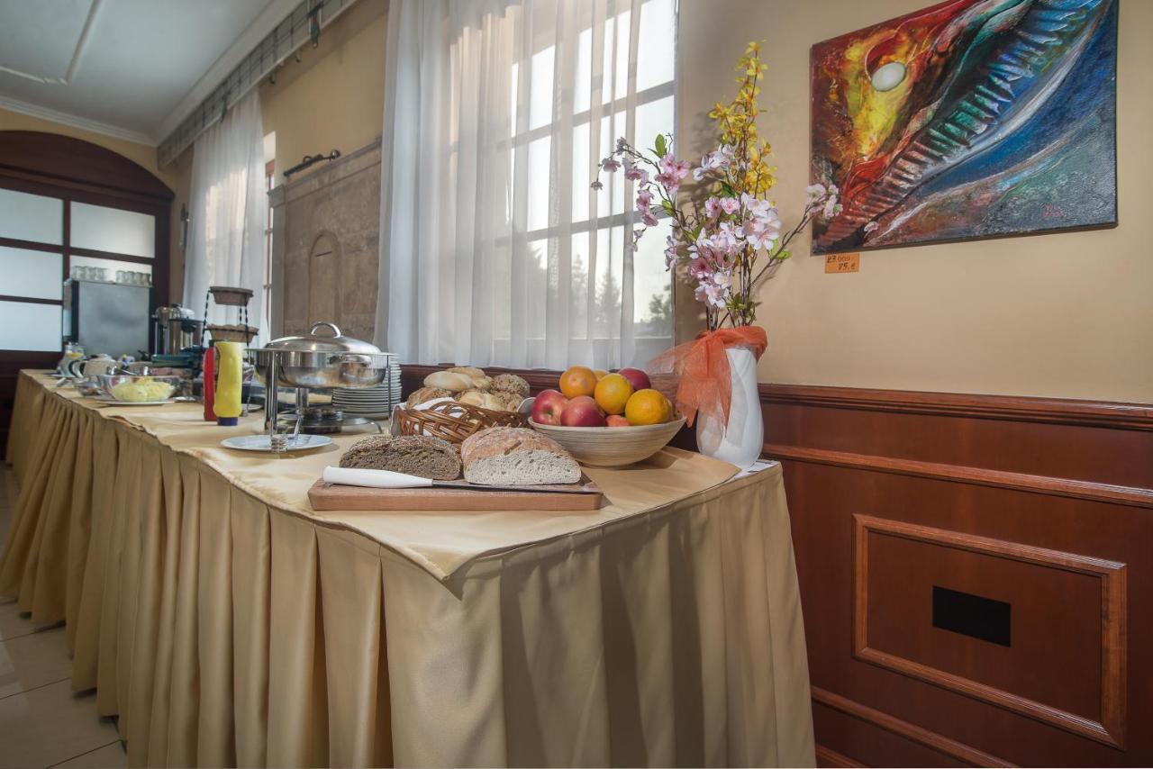 Regia Panzio Bed & Breakfast Halaszi Bagian luar foto