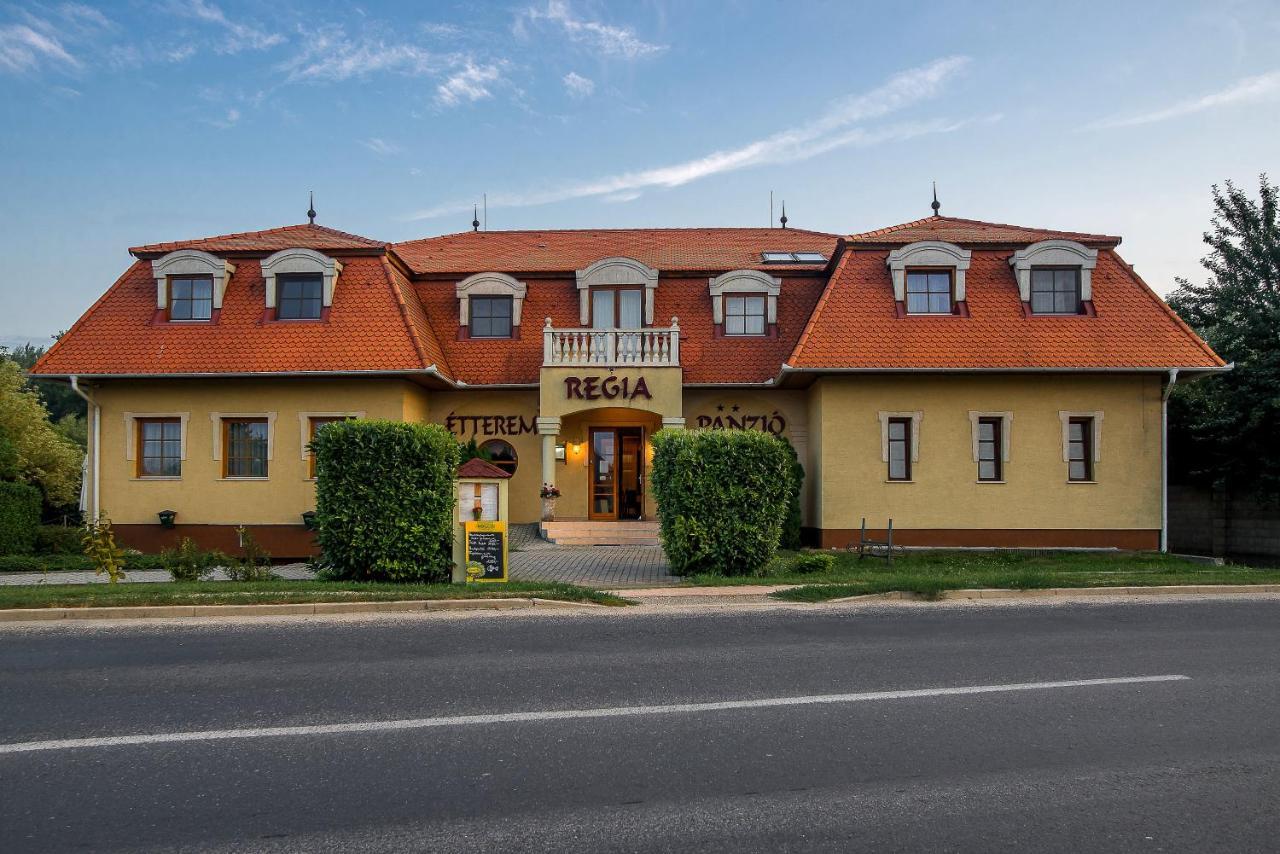 Regia Panzio Bed & Breakfast Halaszi Bagian luar foto